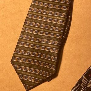 Geoffrey Bean Lightweight 100%Silk tie